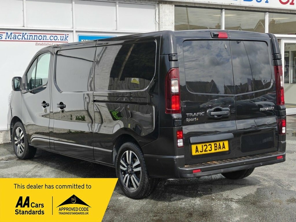 Renault Trafic 2L Sport AJ23BAA Black #4