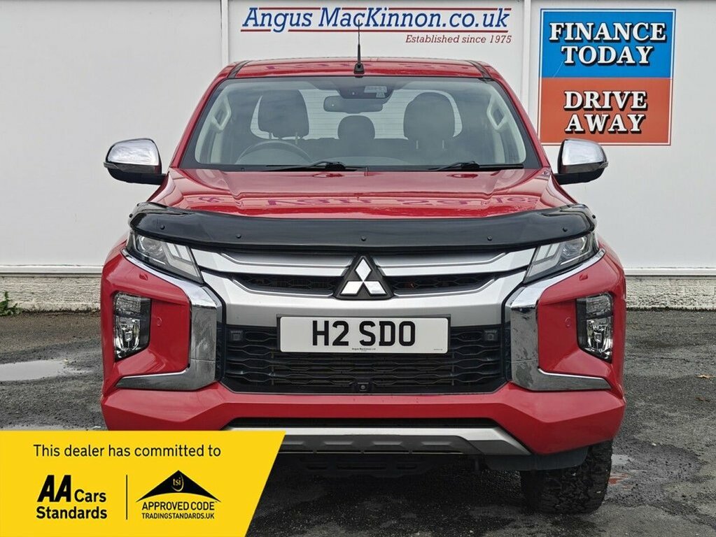 Mitsubishi L200 Pickup Red #3