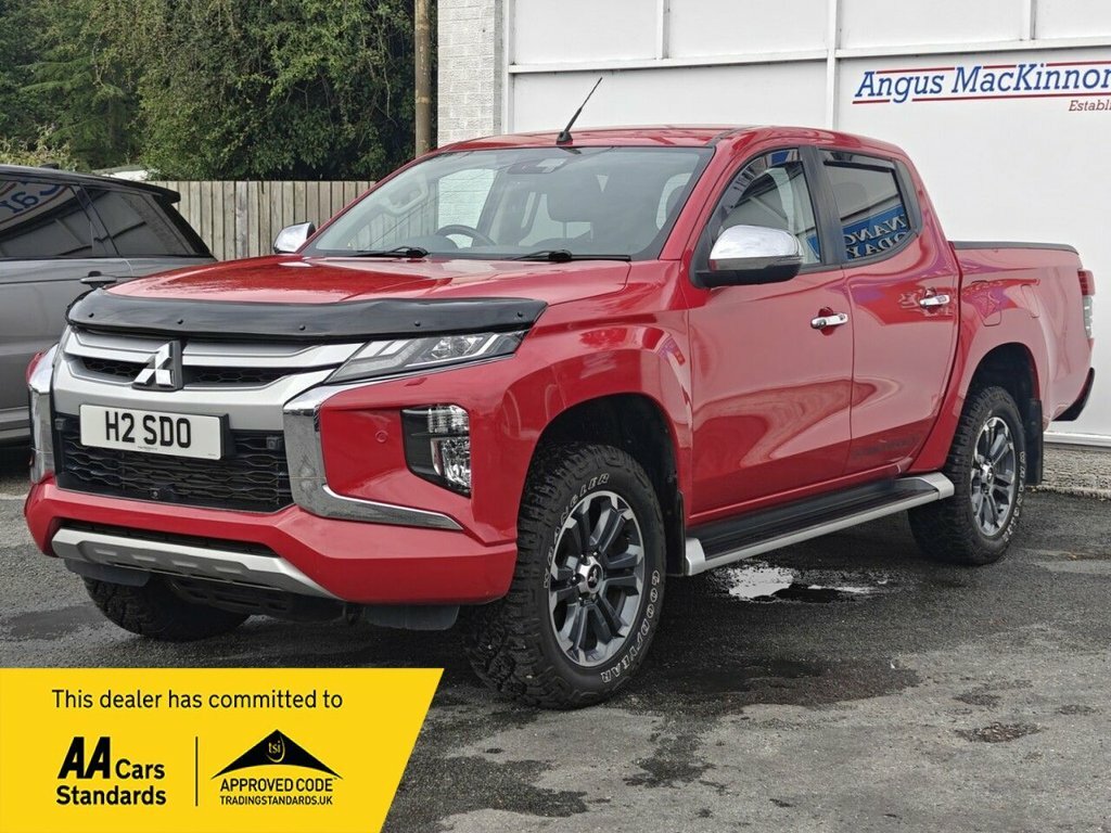 Mitsubishi L200 Pickup Red #4