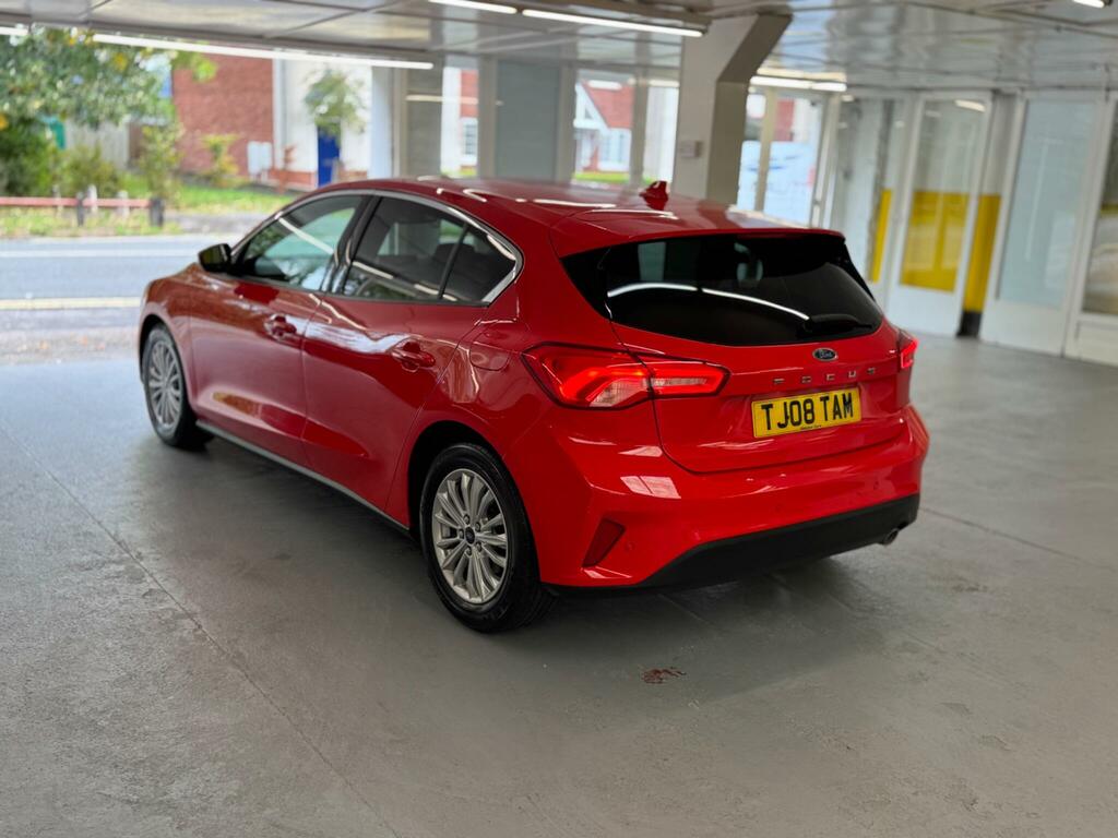 Ford Focus Titanium Red #4