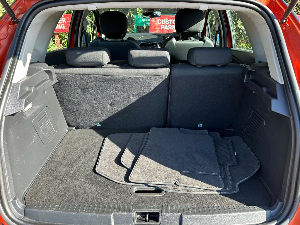 Renault Captur 0.9 Tce 90 Signature Nav Silver #24