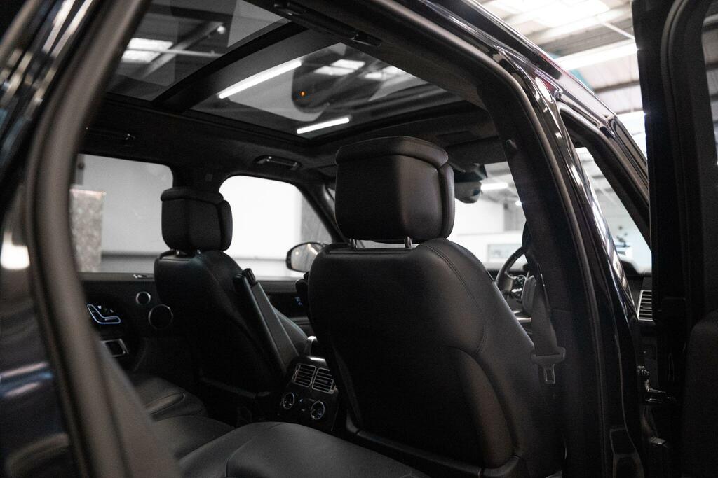 Land Rover Range Rover R-dynamic S White #18
