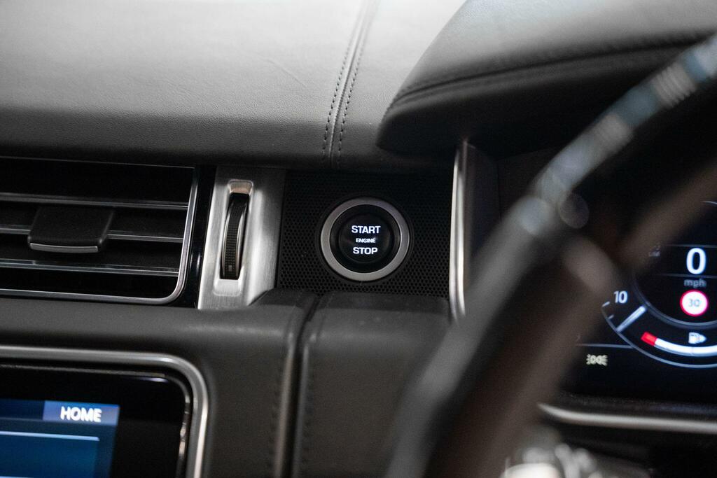 Land Rover Range Rover R-dynamic S White #31