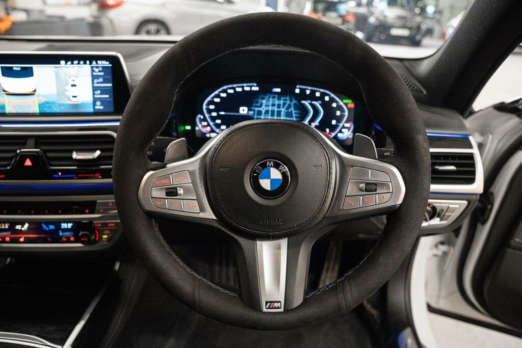 BMW 7 Series 3.0 730D Xdrive Black #18