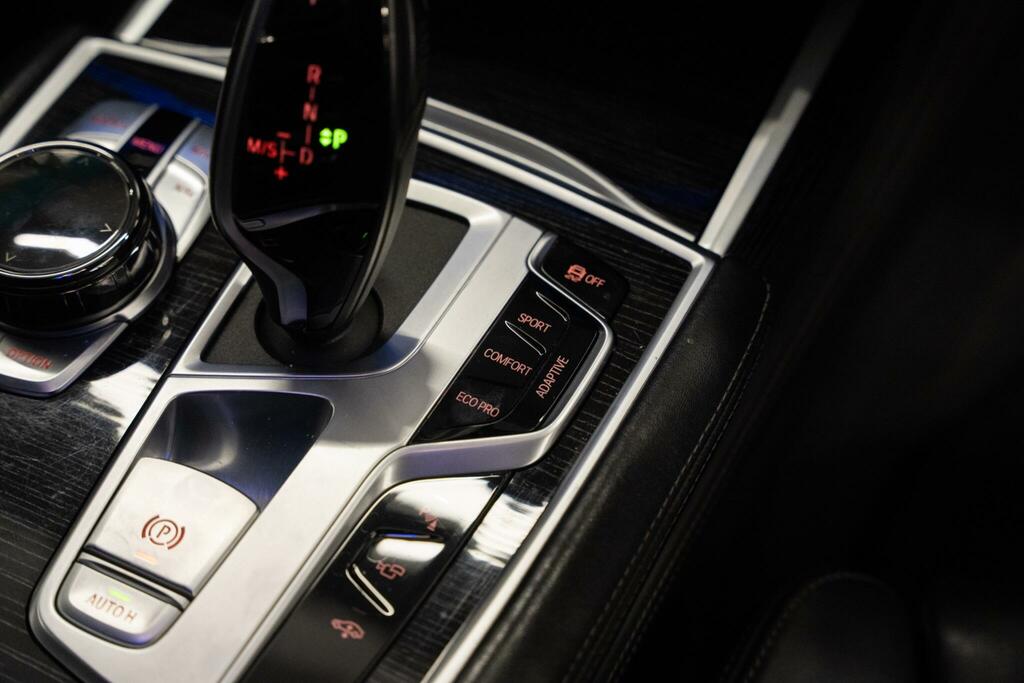 BMW 7 Series 3.0 730D Xdrive Black #31