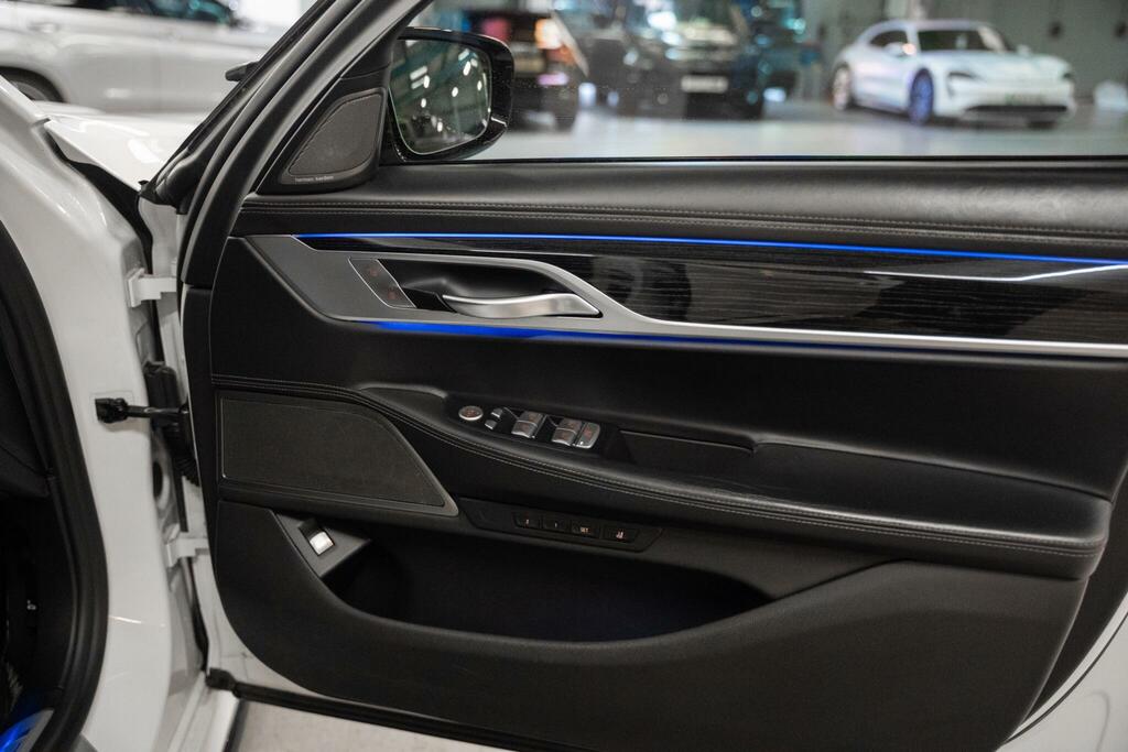 BMW 7 Series 3.0 730D Xdrive Black #34