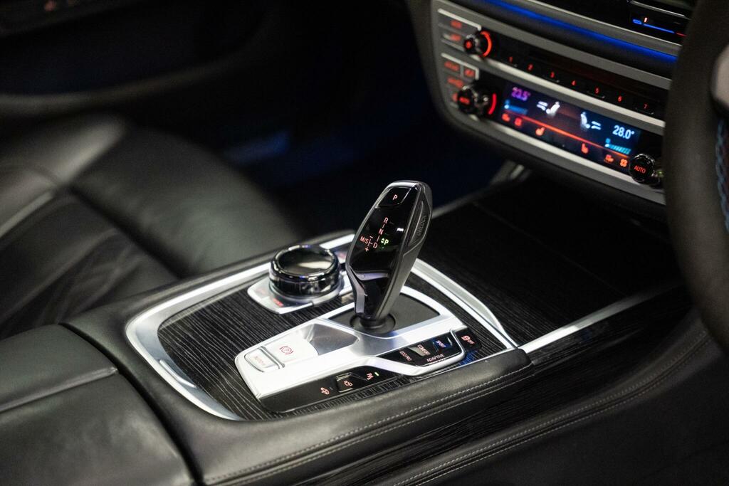 BMW 7 Series 3.0 730D Xdrive Black #26