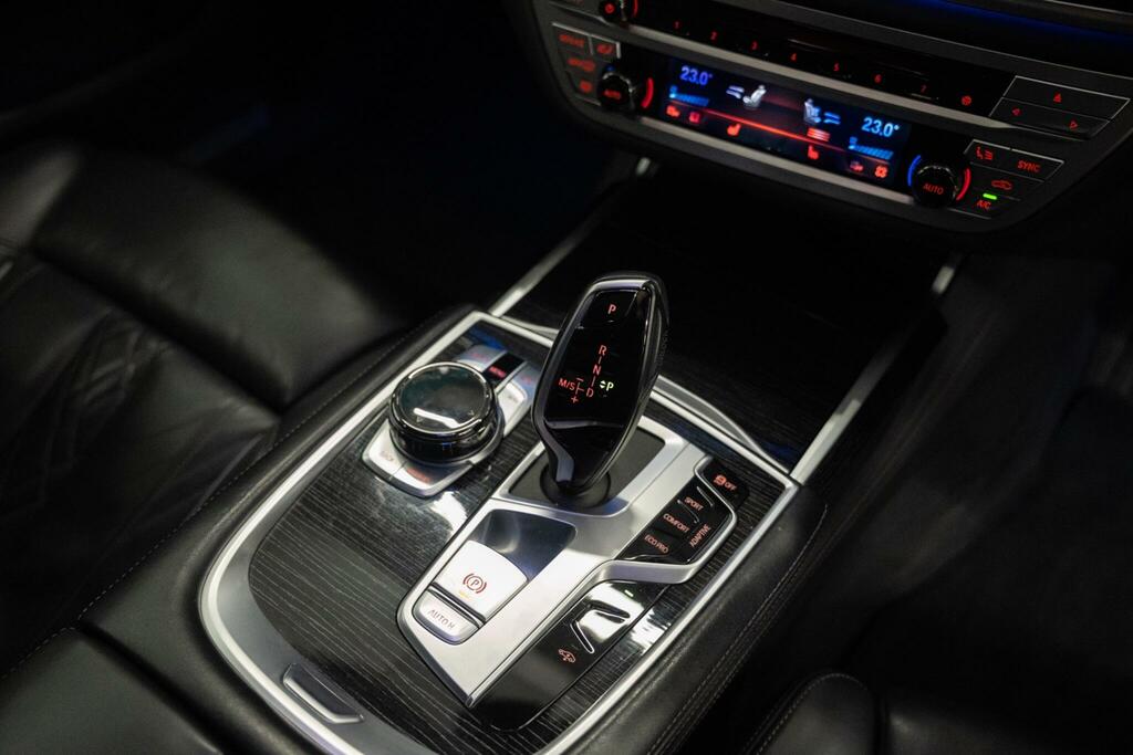 BMW 7 Series 3.0 730D Xdrive Black #25