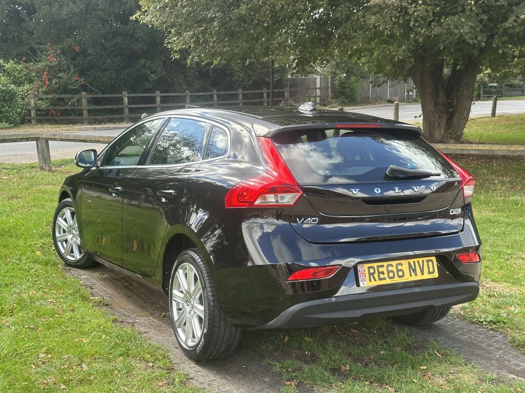 Volvo V40 2.0 Inscription D2 Black #3
