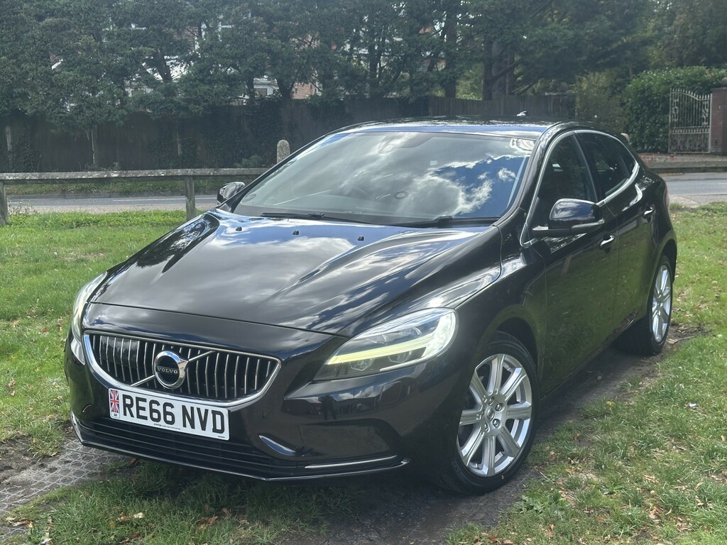 Volvo V40 2.0 Inscription D2 Black #2