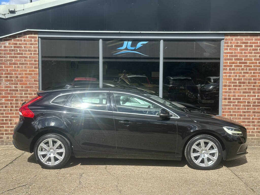 Volvo V40 Hatchback 2.0 D2 R-design Euro 6 Ss 20161 Black #18