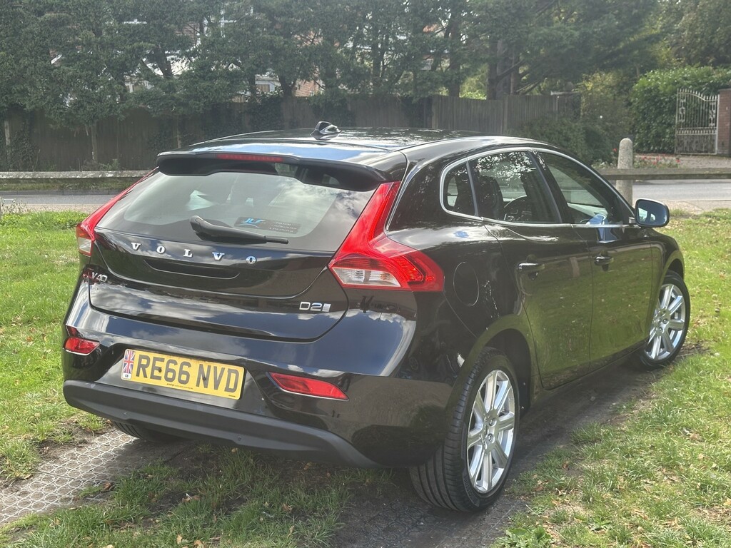 Volvo V40 2.0 Inscription D2 Black #4