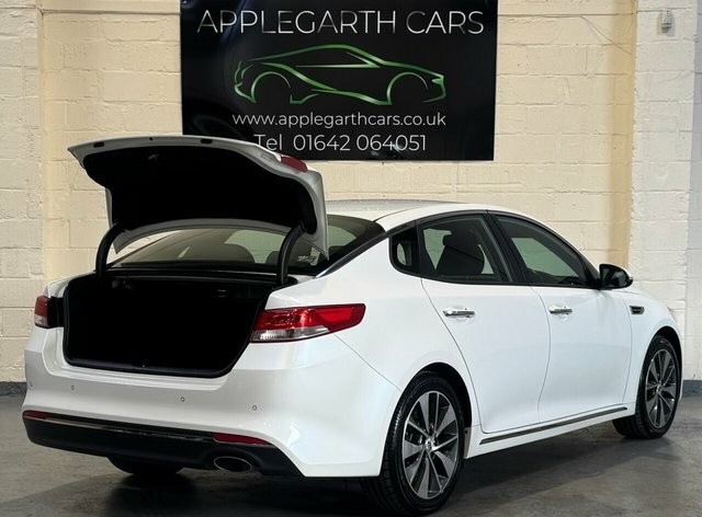 Kia Optima Crdi 3 Saloon White #4
