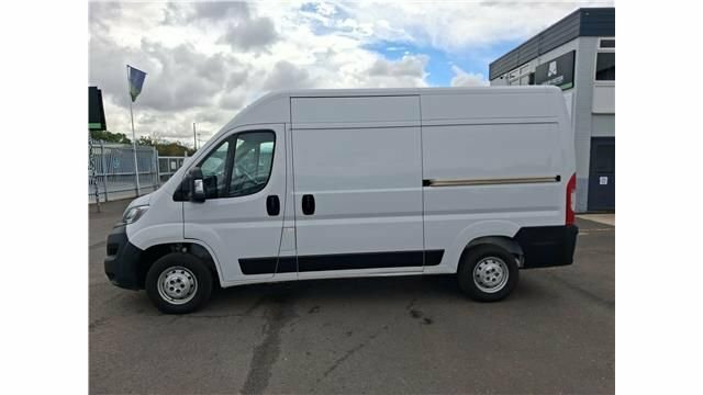 Vauxhall Movano 2.2L Dynamic White #3