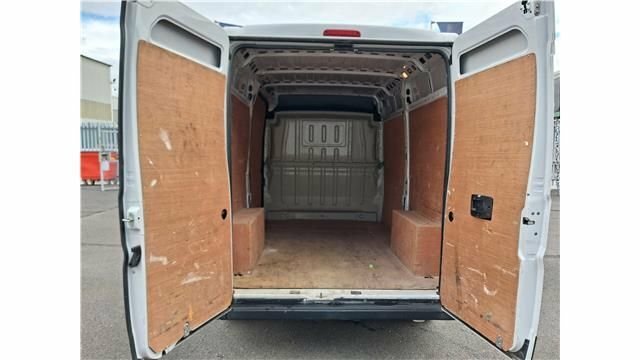 Vauxhall Movano 2.2L Dynamic White #10