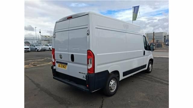 Vauxhall Movano 2.2L Dynamic White #6