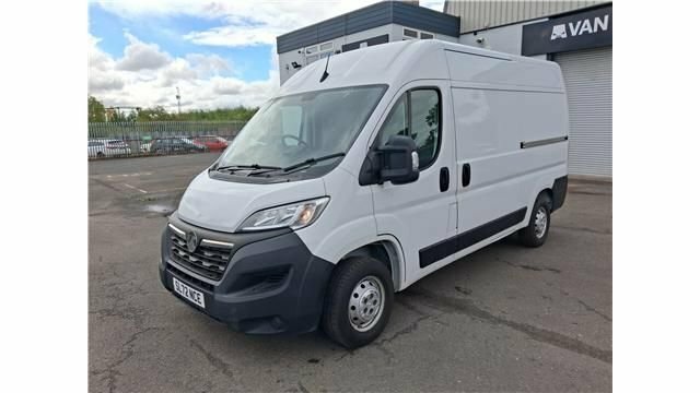 Vauxhall Movano 2.2L Dynamic White #2