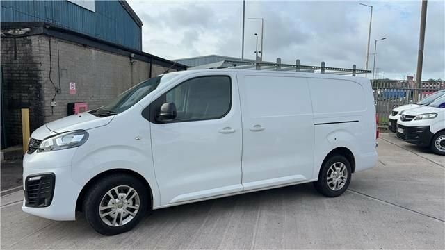 Vauxhall Vivaro 1.5L Sportive 6Dr White #4