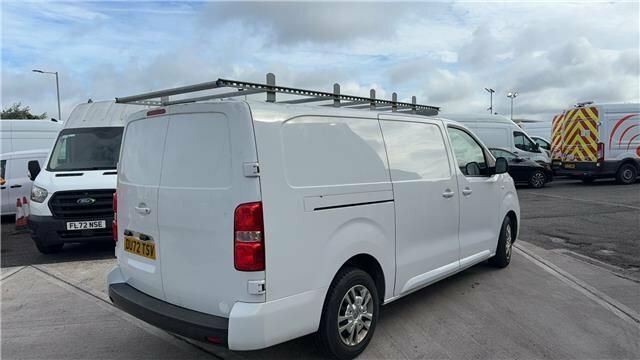 Vauxhall Vivaro 1.5L Sportive 6Dr White #6