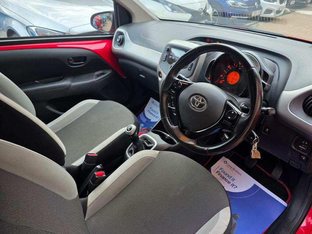 Toyota Aygo 1.0 Vvt-i X-play Euro 5 Red #6