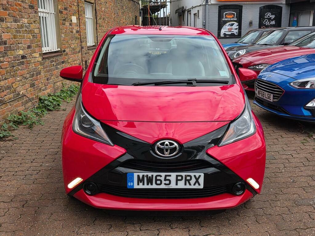 Toyota Aygo 1.0 Vvt-i X-play Euro 5 Red #2