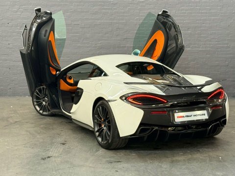 McLaren 570S  Black #8