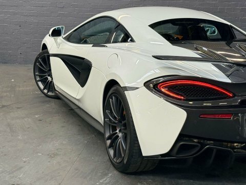 McLaren 570S  Black #18