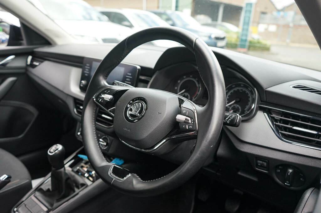 Skoda Scala 1.0 Tsi 110 Se Black #6
