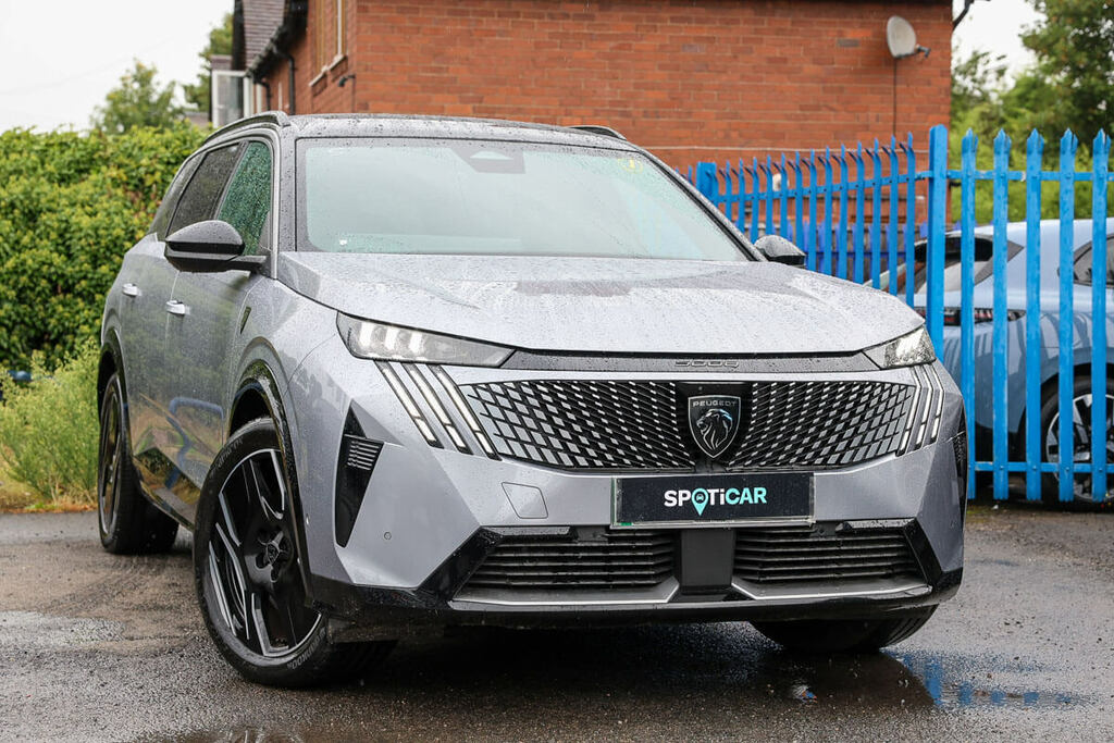 Peugeot 5008 73Kwh 210 Grey