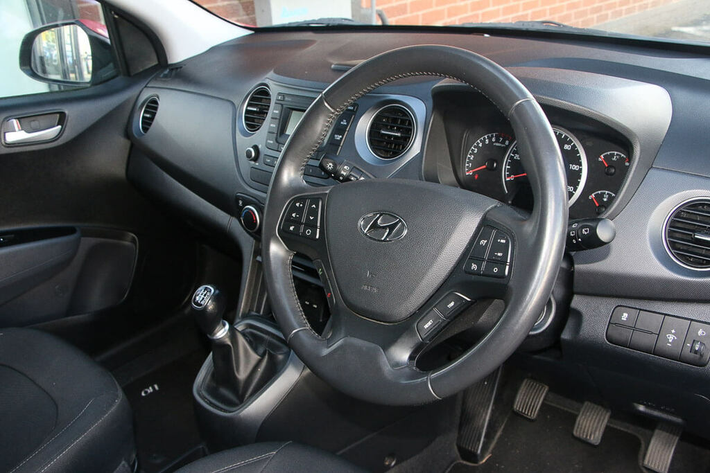 Hyundai I10 1.2 Premium Red #5