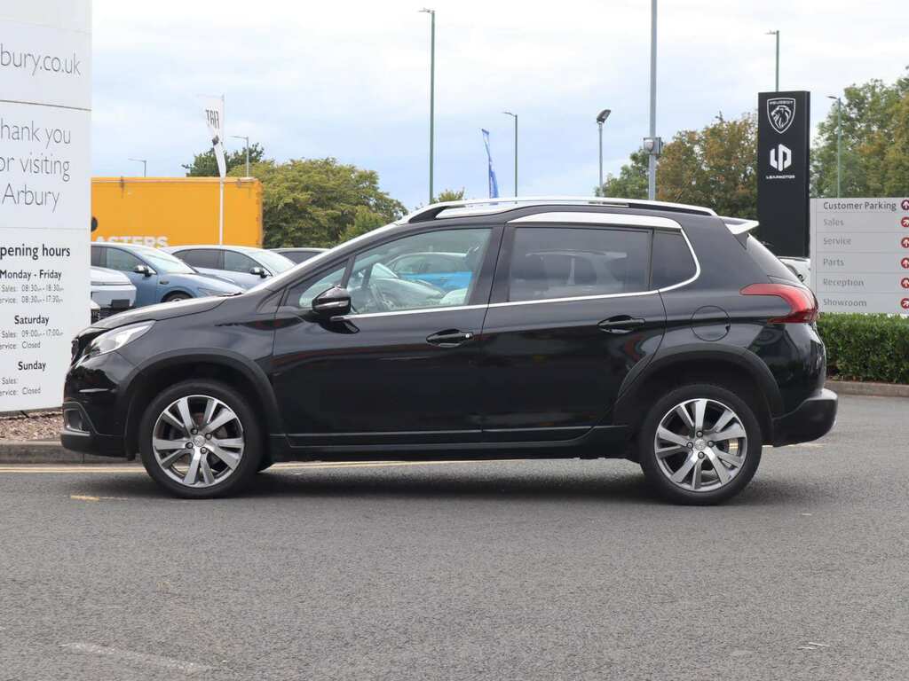 Peugeot 2008 1.2 Puretech 110 Allure Premium Black #4