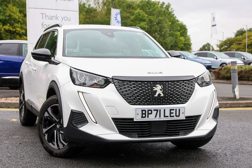 Peugeot 2008 1.2 Puretech Allure Premium White
