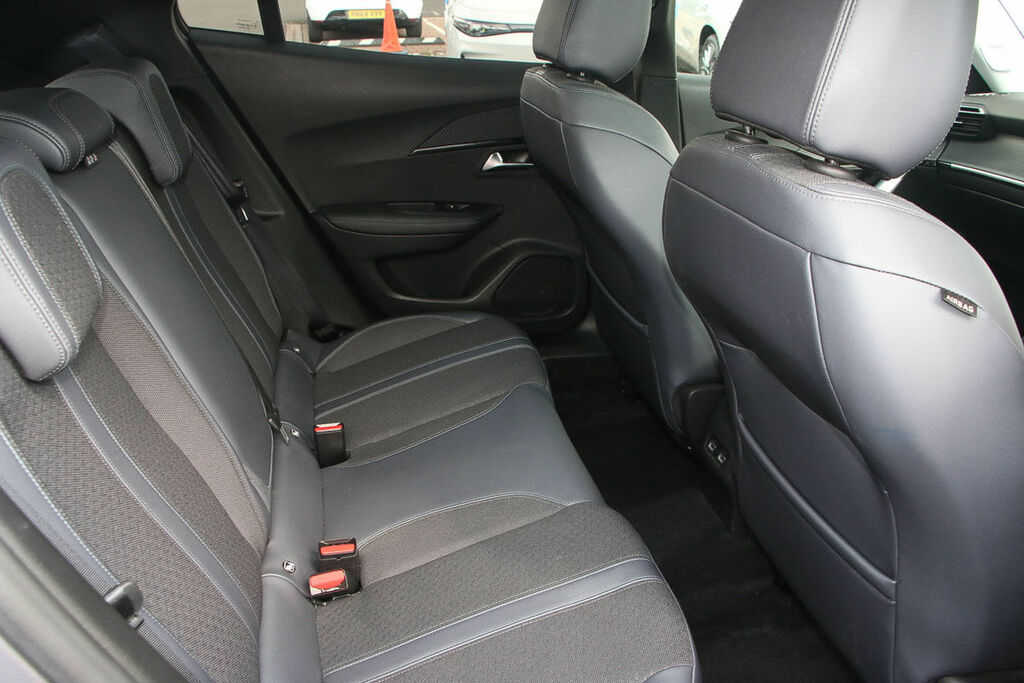 Peugeot 2008 Active Orange #16