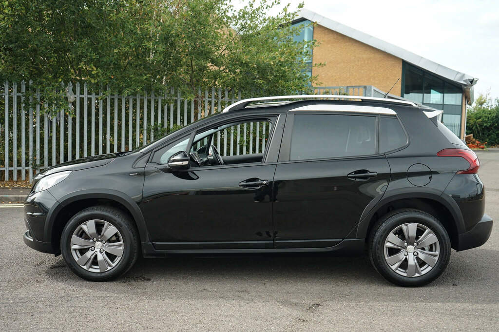 Peugeot 2008 1.2 Puretech 110 Signature Black #4