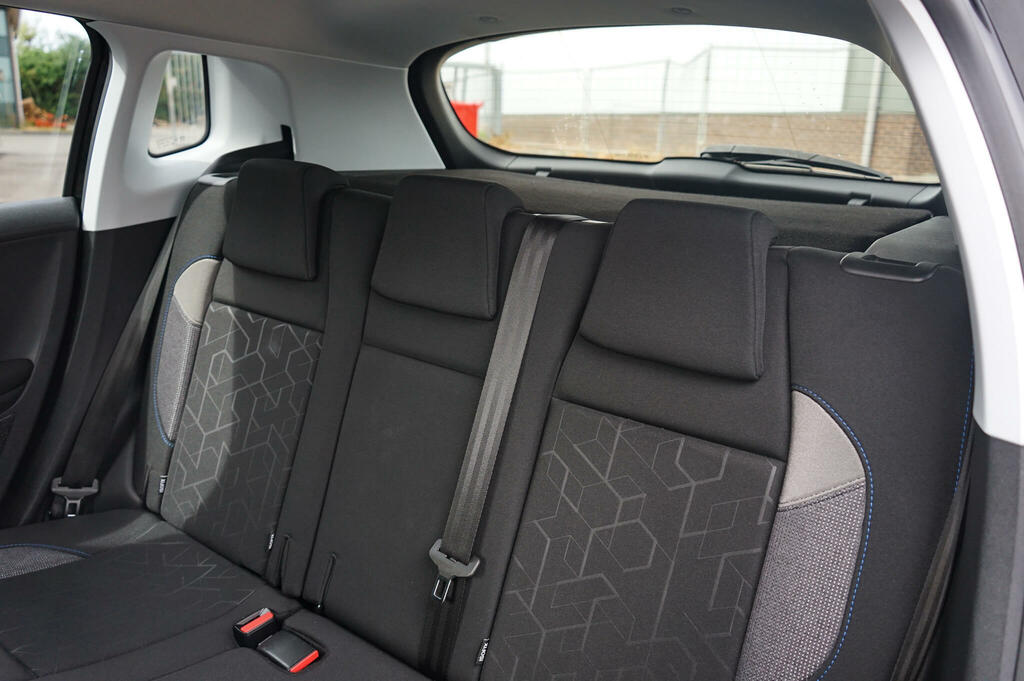Peugeot 2008 Active Grey #16