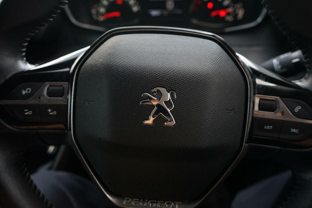 Peugeot 208 Puretech Active Premium Ss Yellow #35