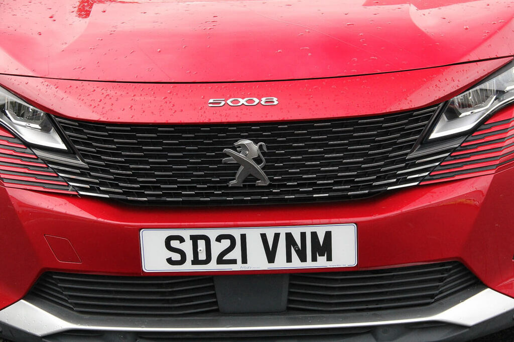 Peugeot 5008 1.2 Puretech Allure Premium Red #2