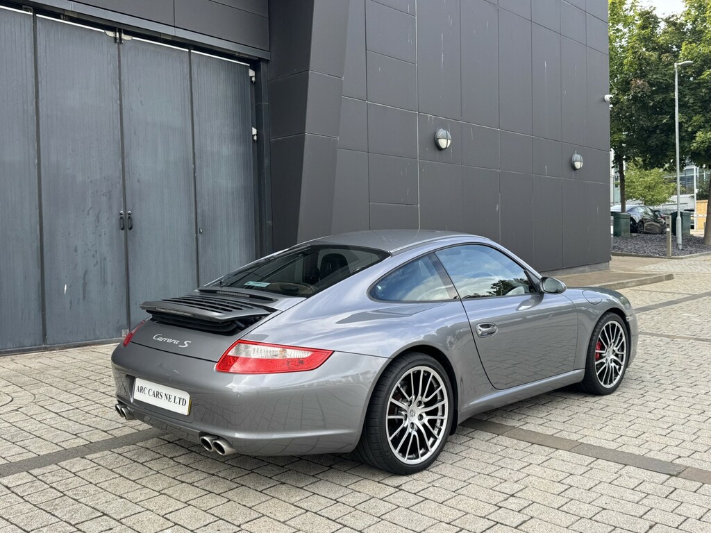 Porsche 911 Gt3 Rs Black #28