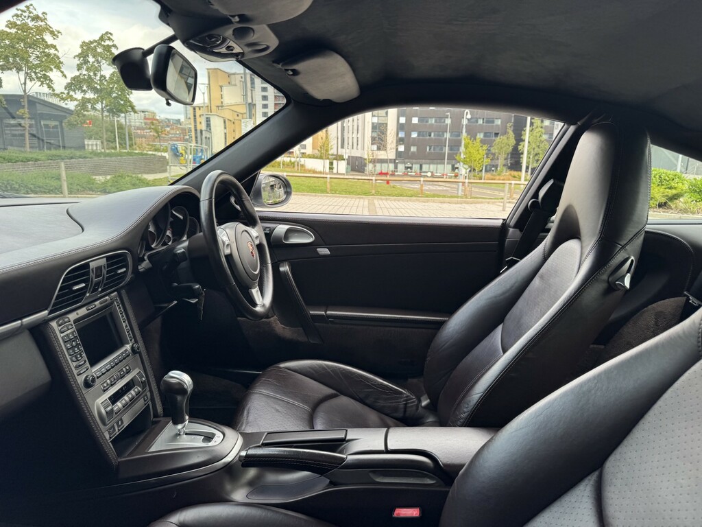Porsche 911 Gt3 Rs Black #44