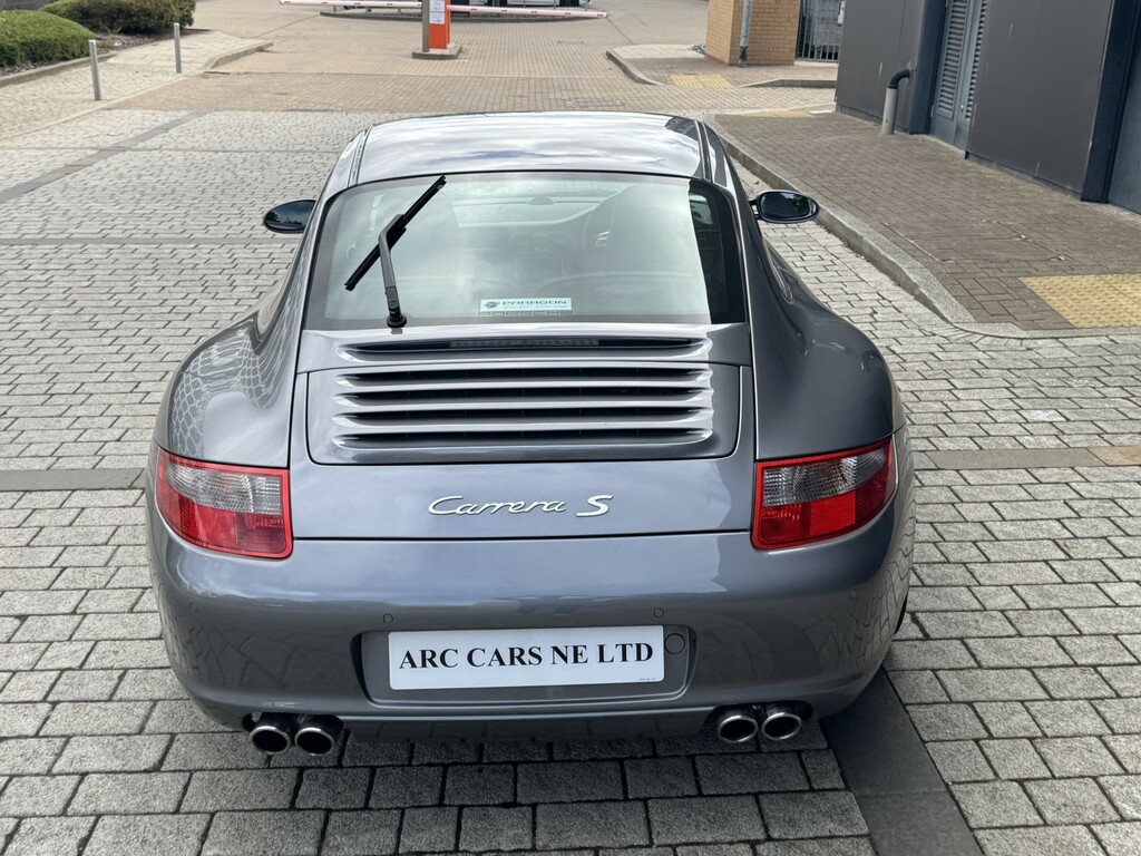 Porsche 911 Gt3 Rs Black #16