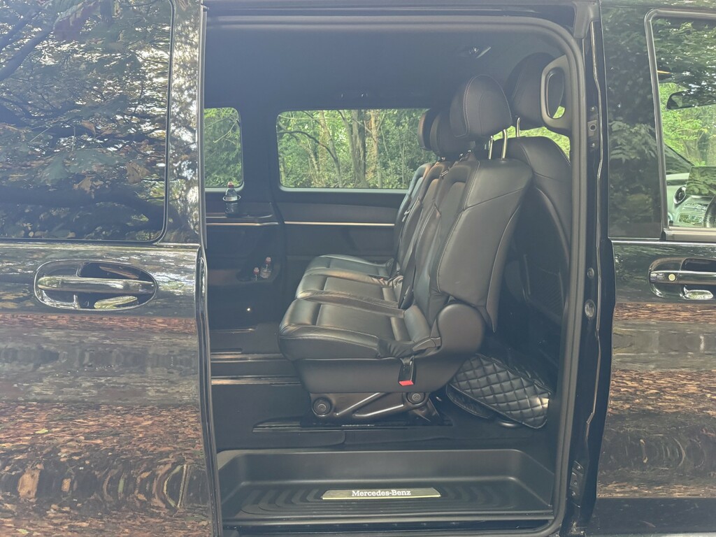 Mercedes-Benz V Class V 300 Amg Line D Black #24