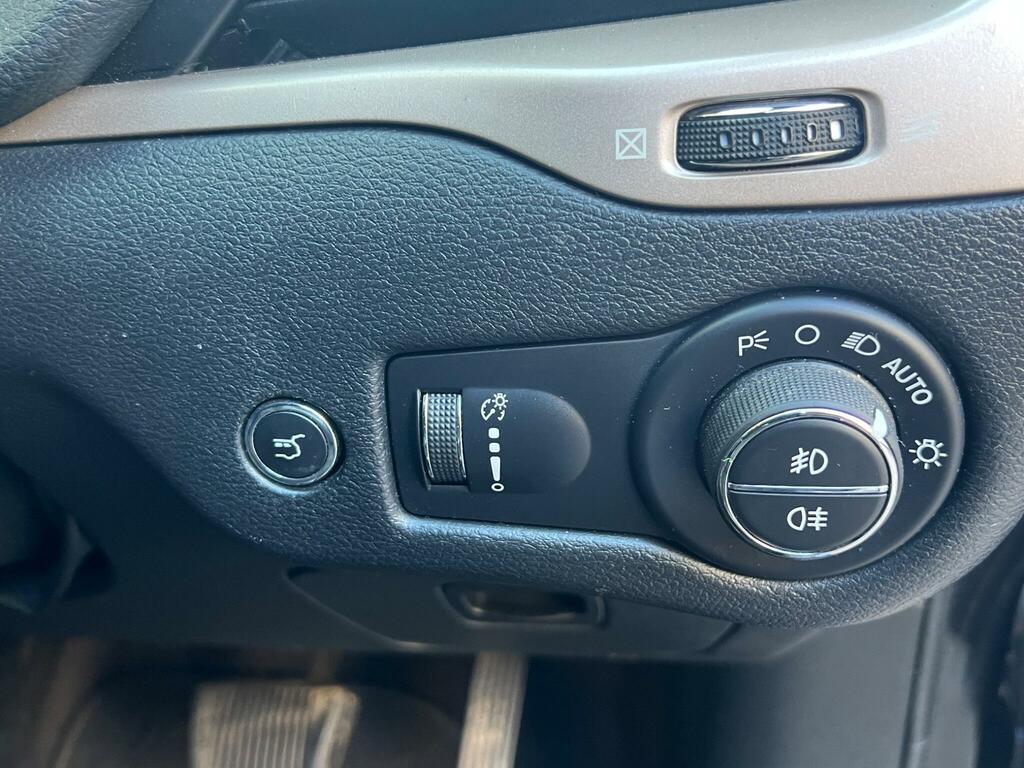 Jeep Cherokee Diesel White #21