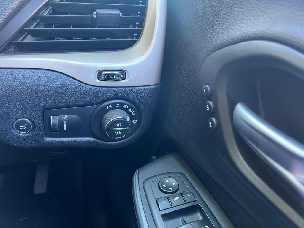 Jeep Cherokee Diesel White #24