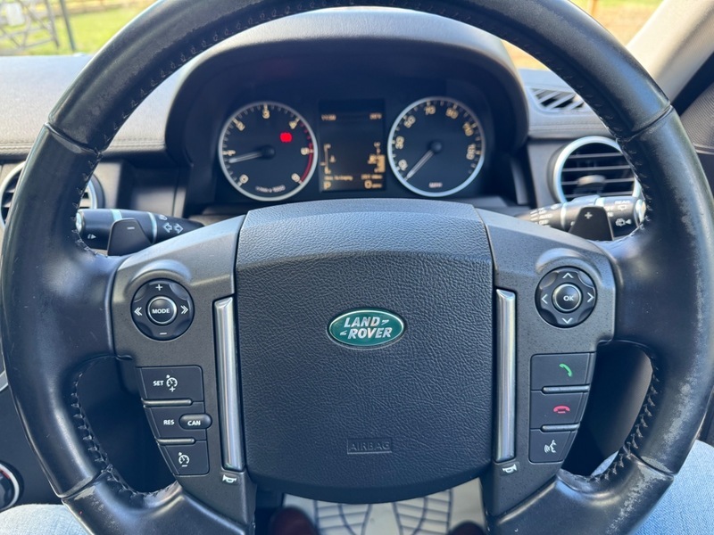 Land Rover Discovery Sdv6 Hse New Black #4