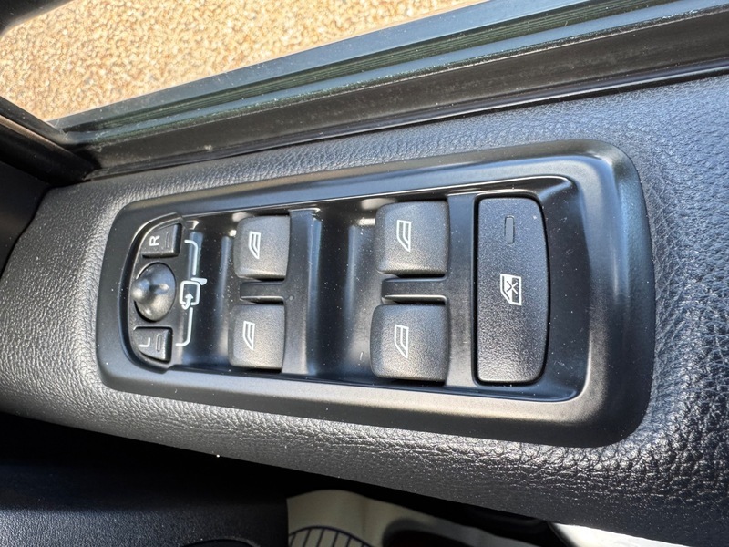Land Rover Discovery Black #26