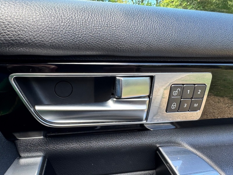 Land Rover Discovery Black #22