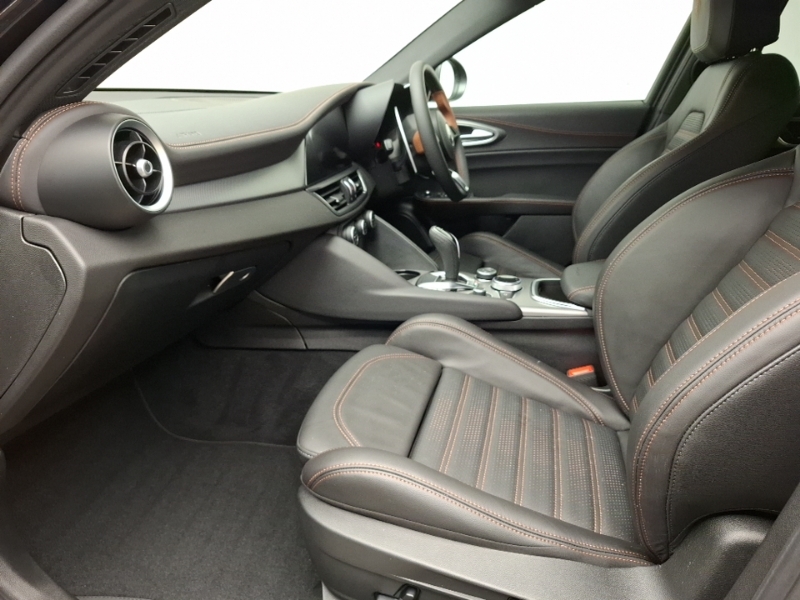 Alfa Romeo Giulia 2.0 Turbo Intensa Black #5