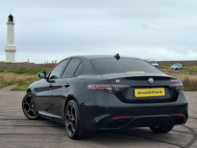 Alfa Romeo Giulia 2.0 Turbo Intensa Black #2