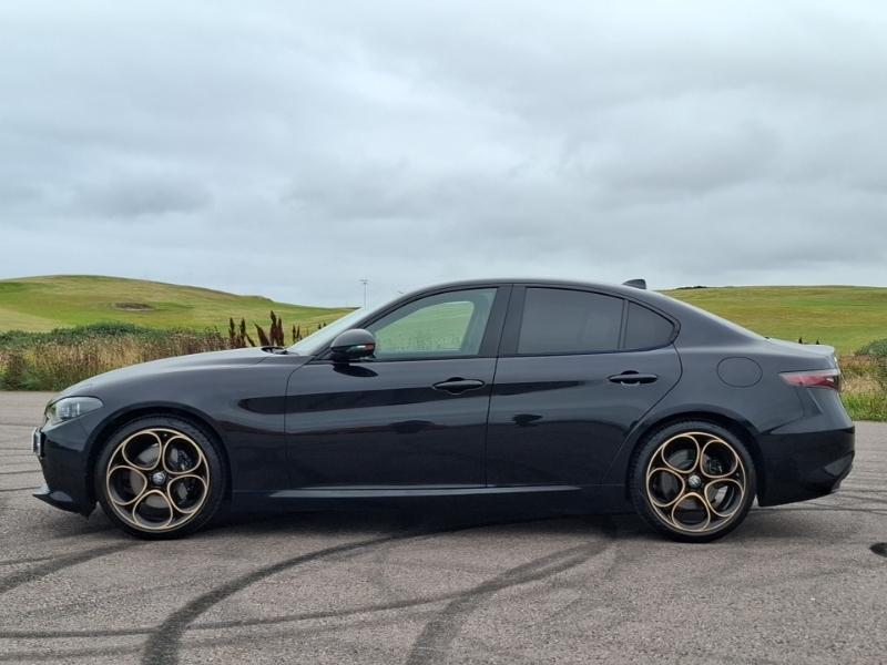 Alfa Romeo Giulia 2.0 Turbo Intensa Black #4