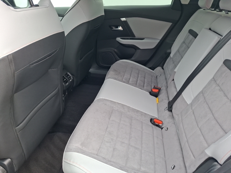Citroen C4 1.2 Hybrid 145 Max White #6
